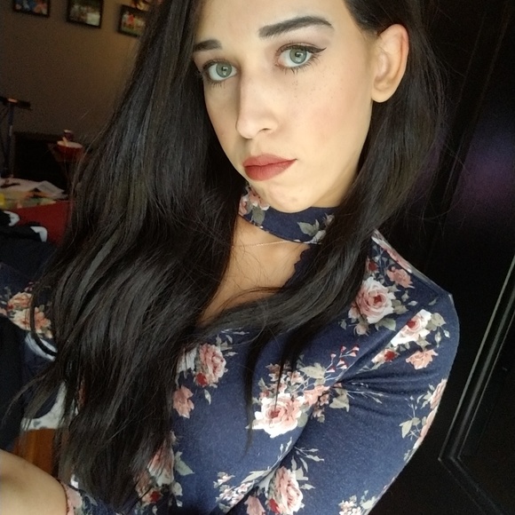 24" Black Wavy Lace Front Wig | BELLA - Picture 7 of 8